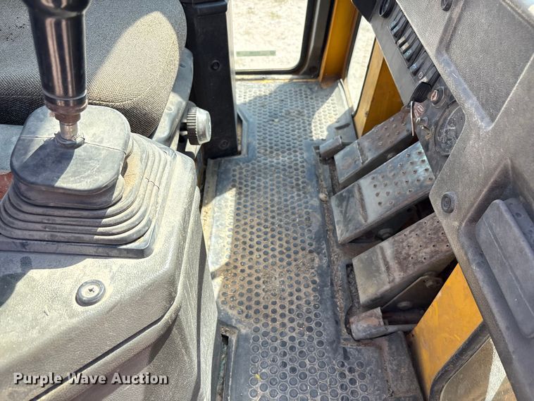 image for item EA7519 1996 Fiat-Allis FL145 track loader