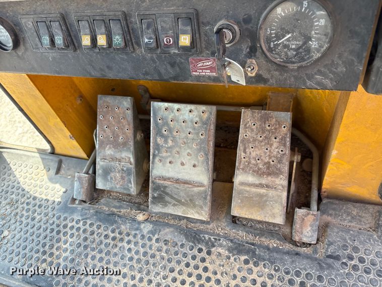 image for item EA7519 1996 Fiat-Allis FL145 track loader