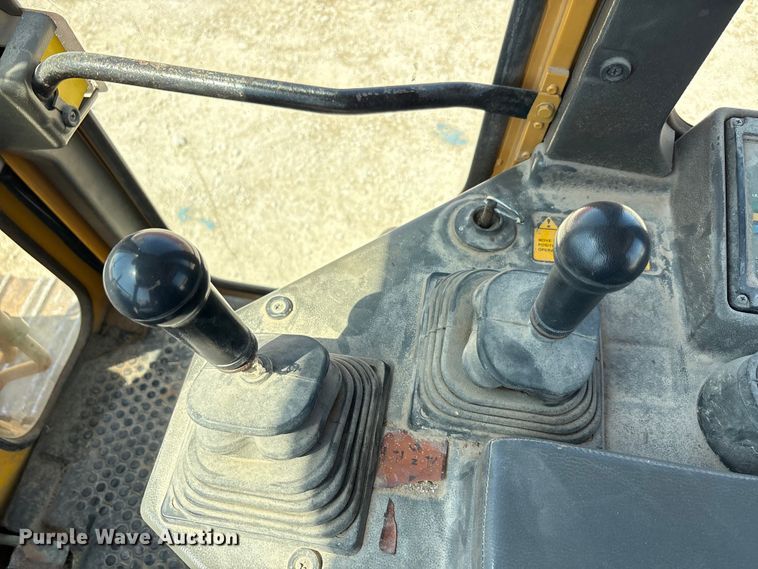 image for item EA7519 1996 Fiat-Allis FL145 track loader