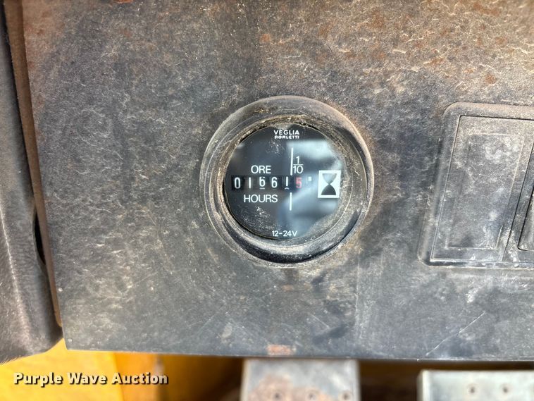 image for item EA7519 1996 Fiat-Allis FL145 track loader