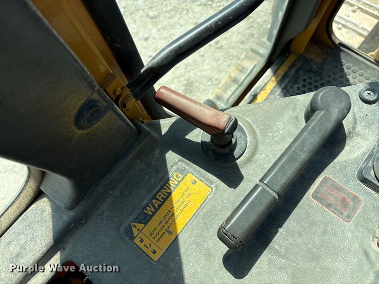 image for item EA7519 1996 Fiat-Allis FL145 track loader