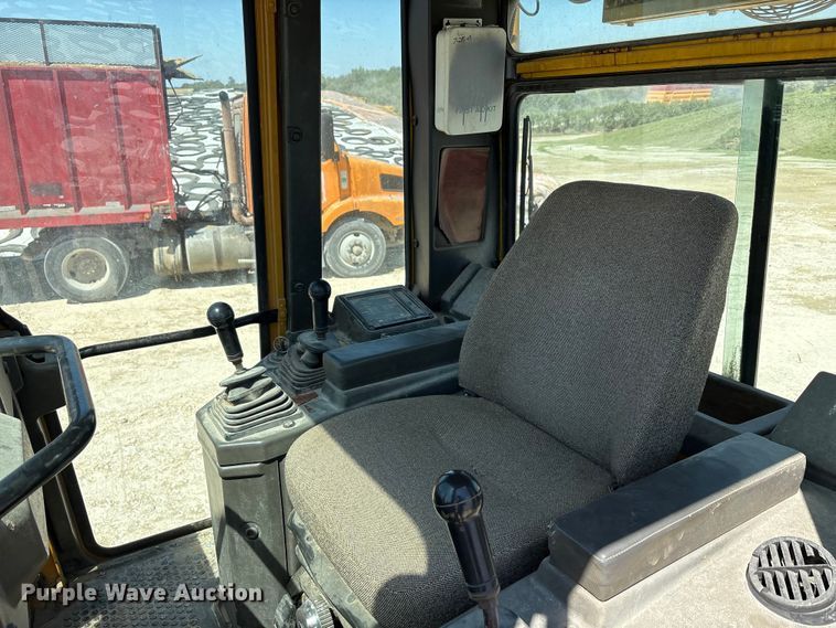 image for item EA7519 1996 Fiat-Allis FL145 track loader