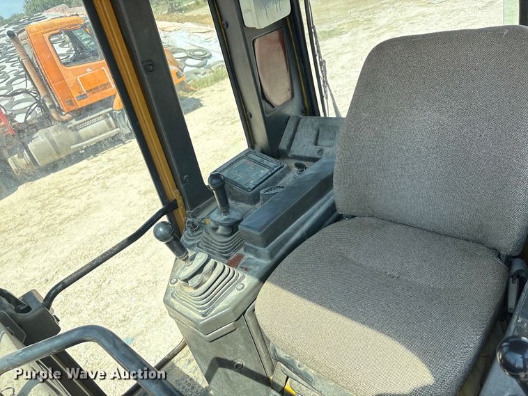 image for item EA7519 1996 Fiat-Allis FL145 track loader