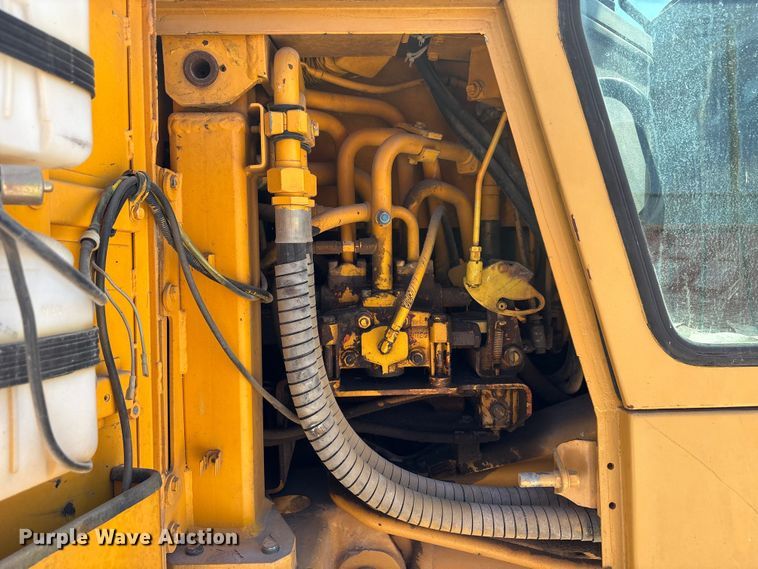 image for item EA7519 1996 Fiat-Allis FL145 track loader