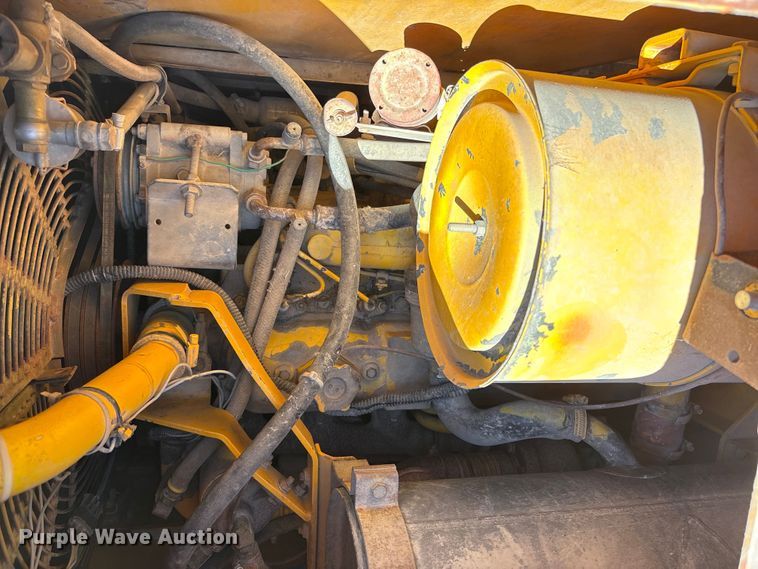 image for item EA7519 1996 Fiat-Allis FL145 track loader