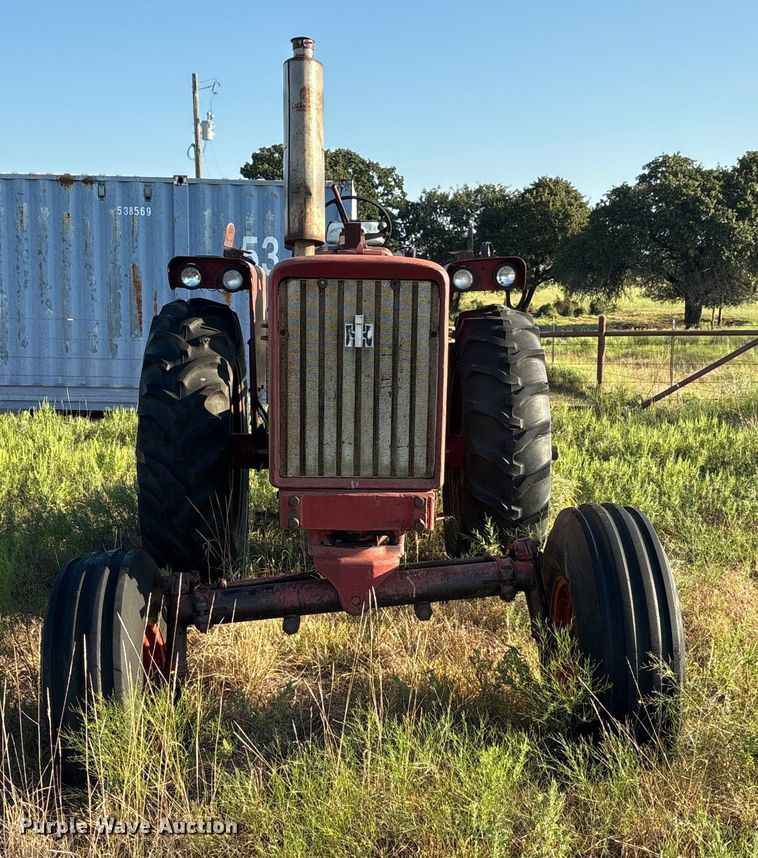 image for item EA7520 1967 International Harvester Farmall 706 tractor