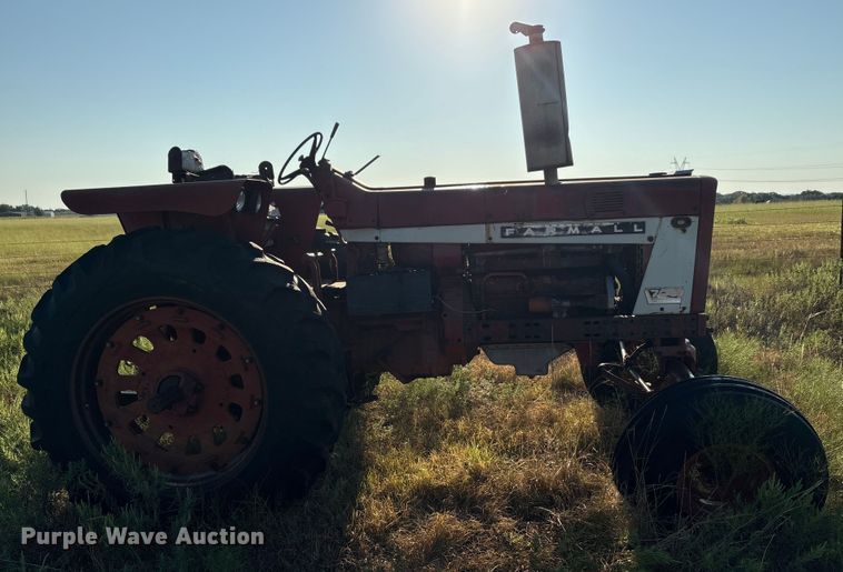 image for item EA7520 1967 International Harvester Farmall 706 tractor