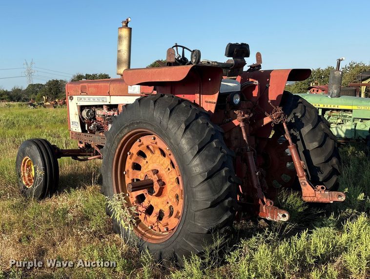 image for item EA7520 1967 International Harvester Farmall 706 tractor
