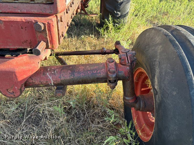 image for item EA7520 1967 International Harvester Farmall 706 tractor