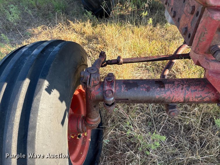 image for item EA7520 1967 International Harvester Farmall 706 tractor