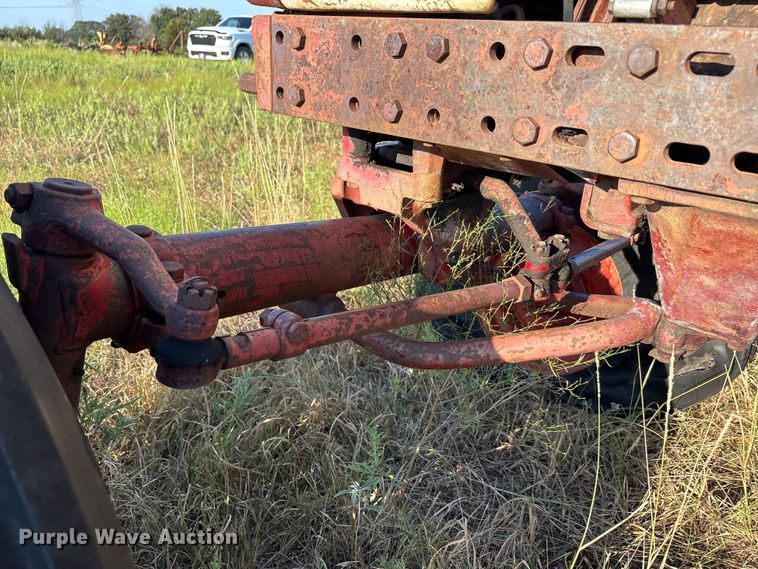 image for item EA7520 1967 International Harvester Farmall 706 tractor