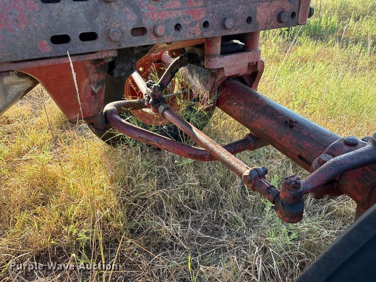 image for item EA7520 1967 International Harvester Farmall 706 tractor