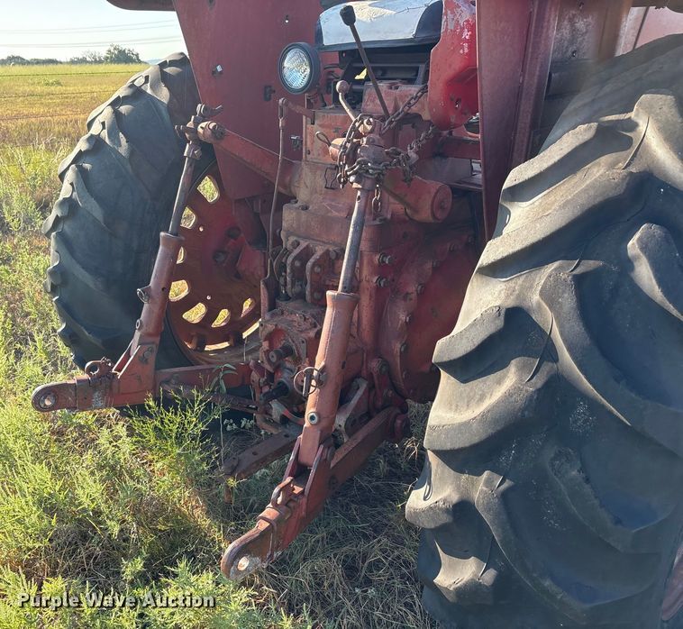 image for item EA7520 1967 International Harvester Farmall 706 tractor