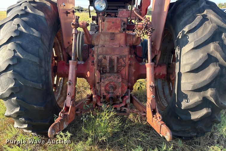 image for item EA7520 1967 International Harvester Farmall 706 tractor