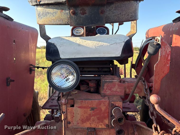 image for item EA7520 1967 International Harvester Farmall 706 tractor
