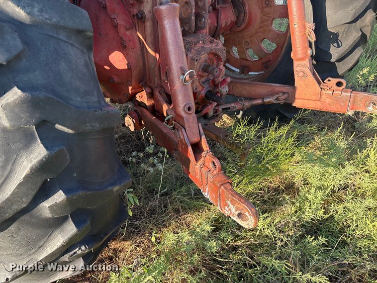 image for item EA7520 1967 International Harvester Farmall 706 tractor