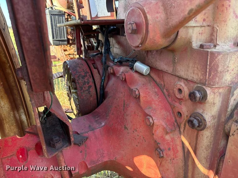 image for item EA7520 1967 International Harvester Farmall 706 tractor