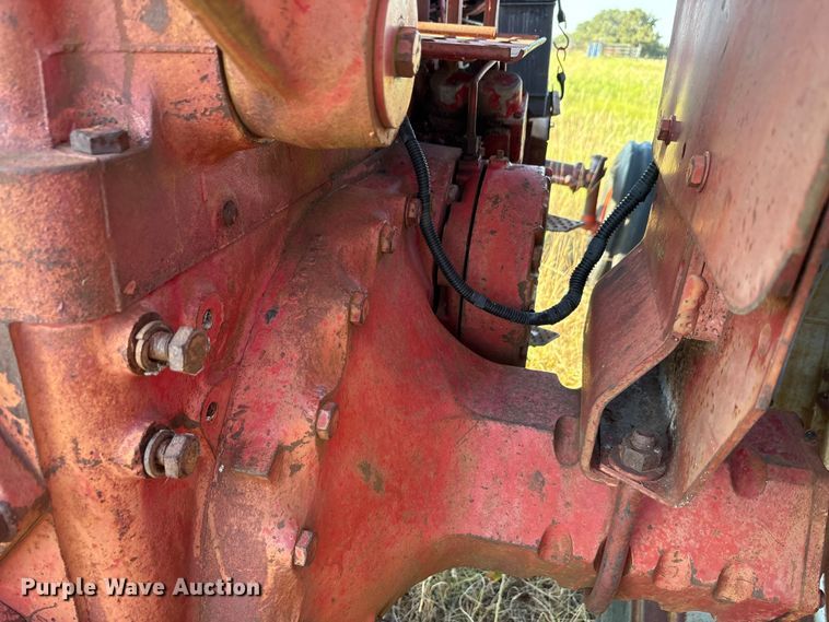 image for item EA7520 1967 International Harvester Farmall 706 tractor