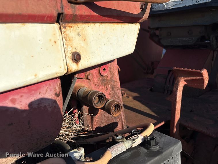 image for item EA7520 1967 International Harvester Farmall 706 tractor