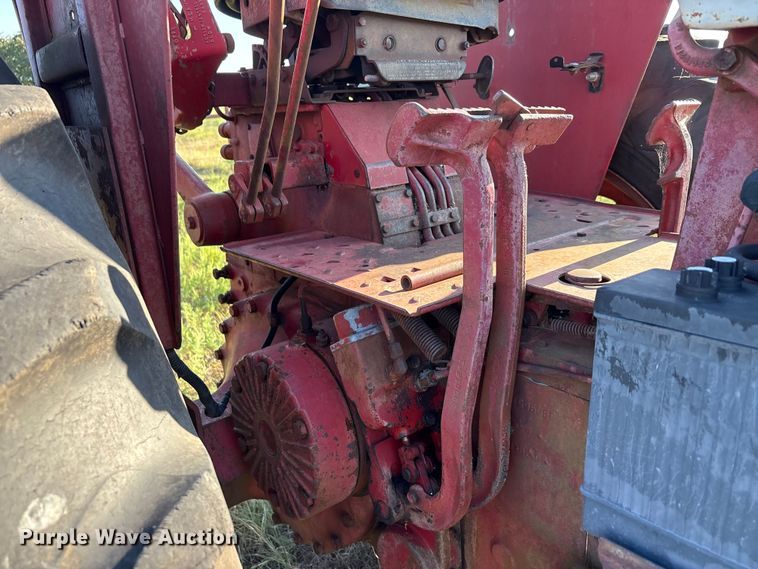 image for item EA7520 1967 International Harvester Farmall 706 tractor