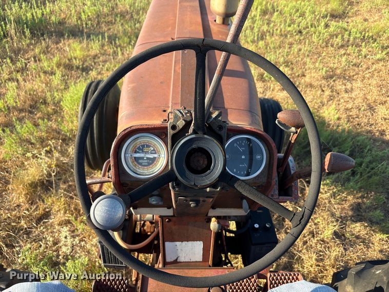 image for item EA7520 1967 International Harvester Farmall 706 tractor
