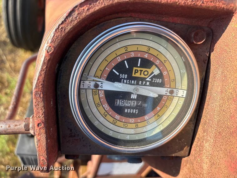 image for item EA7520 1967 International Harvester Farmall 706 tractor