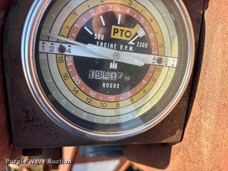 image for item EA7520 1967 International Harvester Farmall 706 tractor