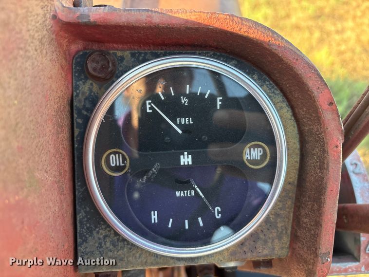 image for item EA7520 1967 International Harvester Farmall 706 tractor