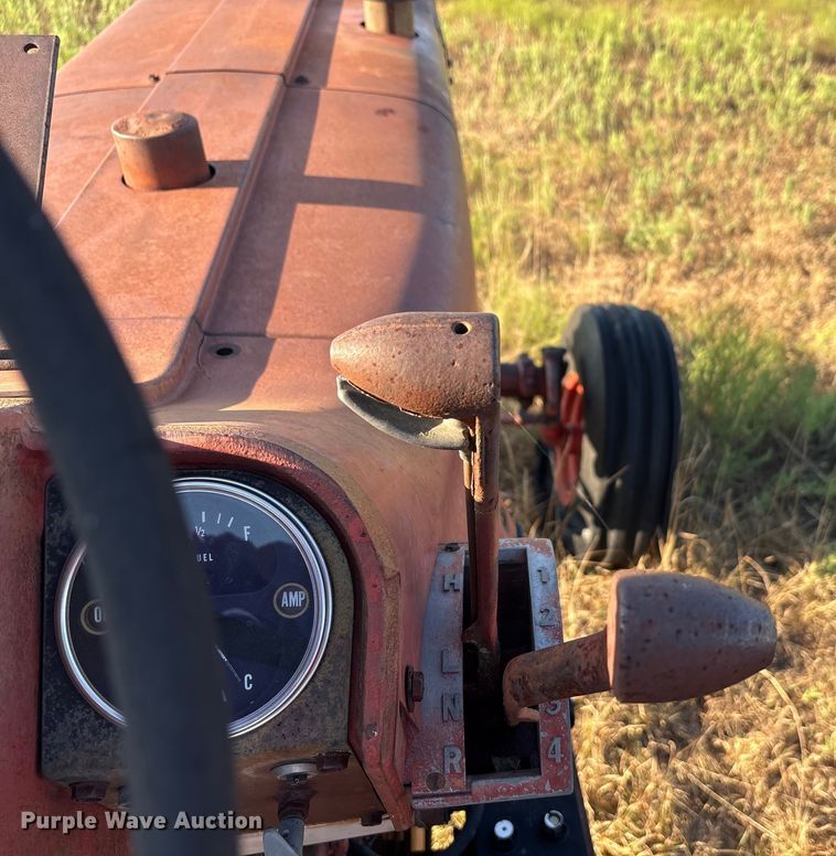 image for item EA7520 1967 International Harvester Farmall 706 tractor