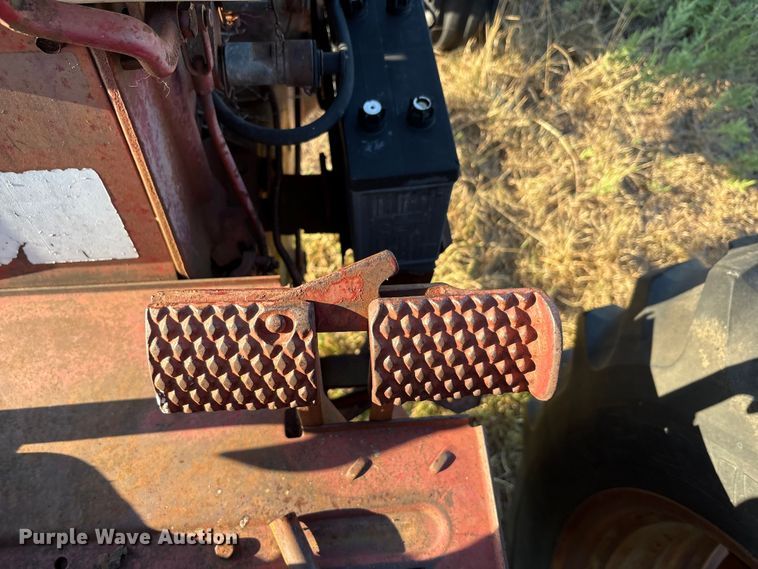 image for item EA7520 1967 International Harvester Farmall 706 tractor