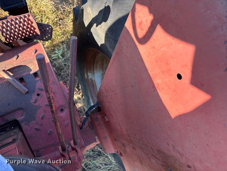 image for item EA7520 1967 International Harvester Farmall 706 tractor