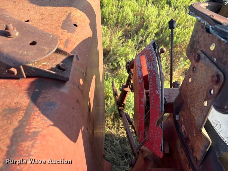 image for item EA7520 1967 International Harvester Farmall 706 tractor