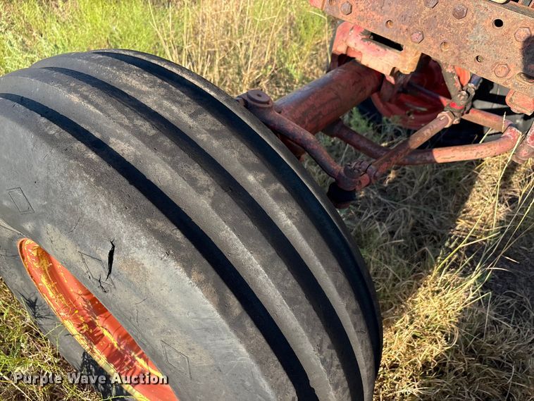 image for item EA7520 1967 International Harvester Farmall 706 tractor