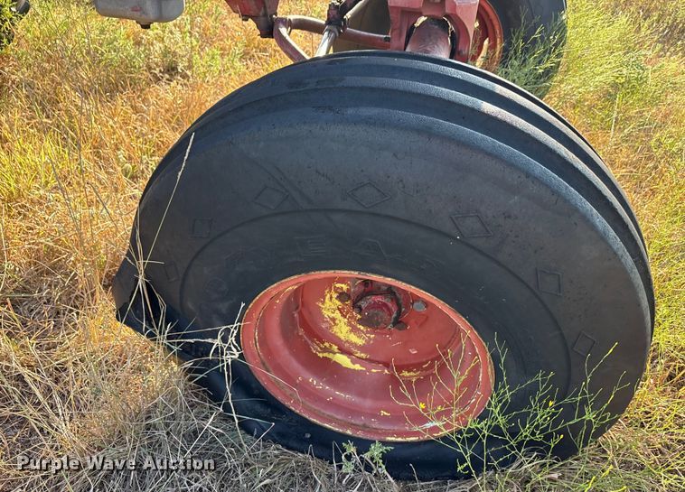 image for item EA7520 1967 International Harvester Farmall 706 tractor