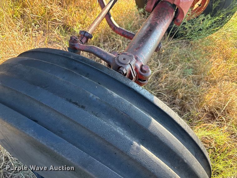 image for item EA7520 1967 International Harvester Farmall 706 tractor