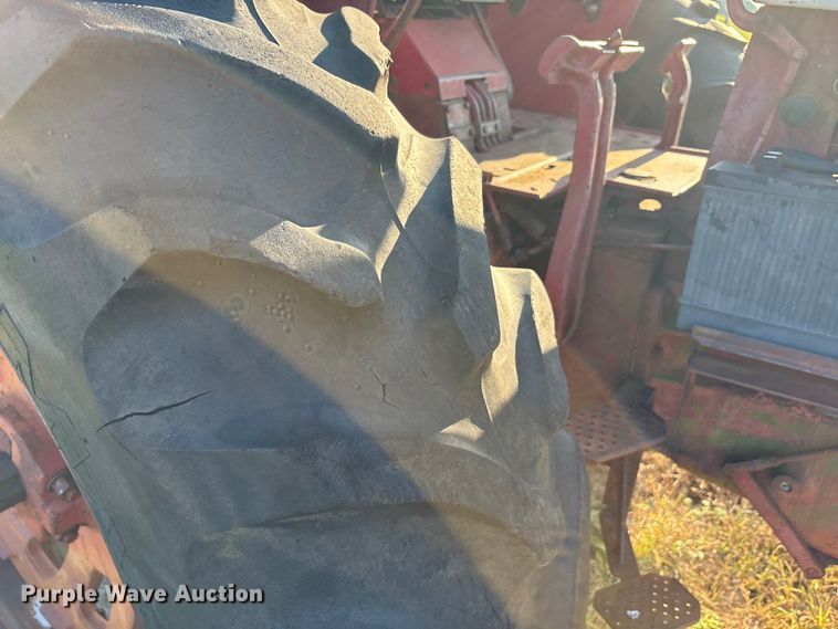 image for item EA7520 1967 International Harvester Farmall 706 tractor