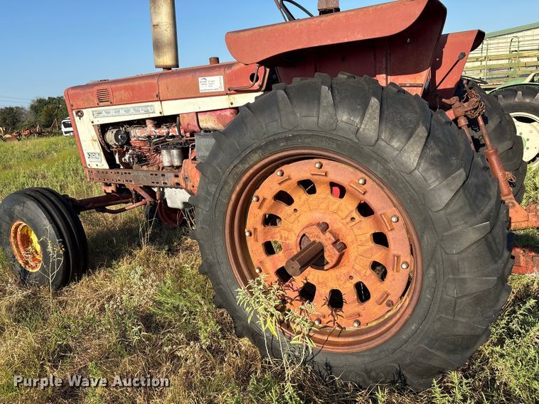 image for item EA7520 1967 International Harvester Farmall 706 tractor