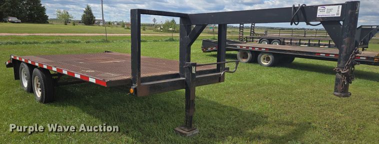 image for item EB1036 1990 flatbed trailer