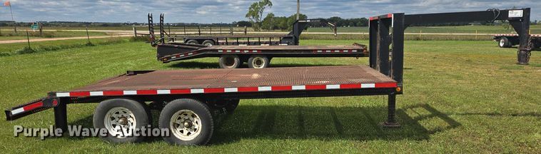 image for item EB1036 1990 flatbed trailer