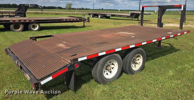 image for item EB1036 1990 flatbed trailer