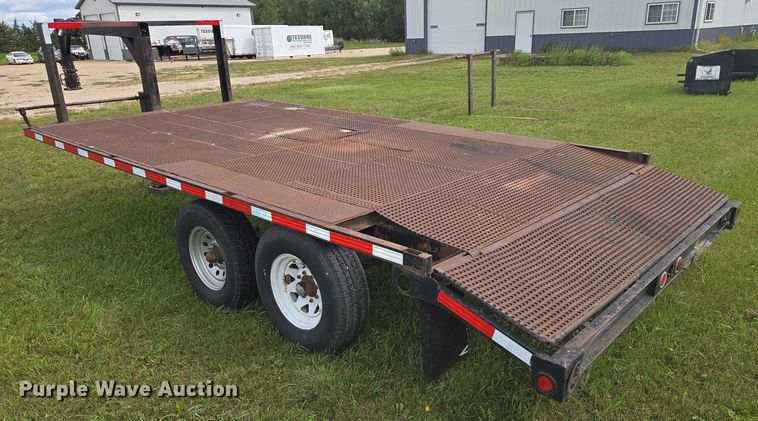 image for item EB1036 1990 flatbed trailer