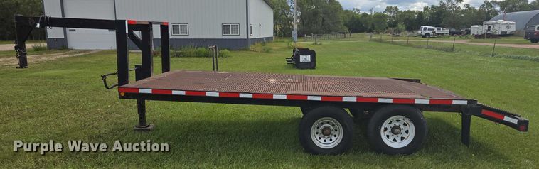 image for item EB1036 1990 flatbed trailer