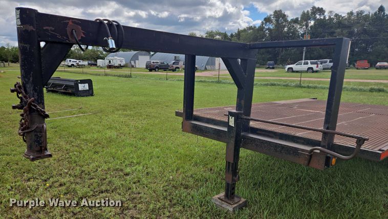 image for item EB1036 1990 flatbed trailer