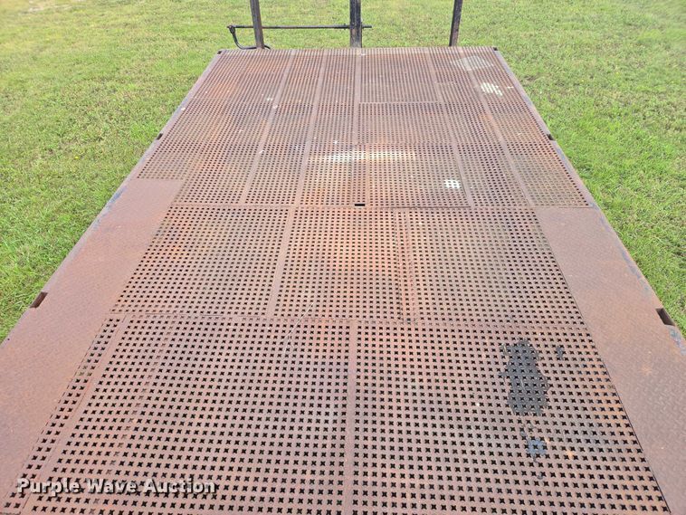 image for item EB1036 1990 flatbed trailer