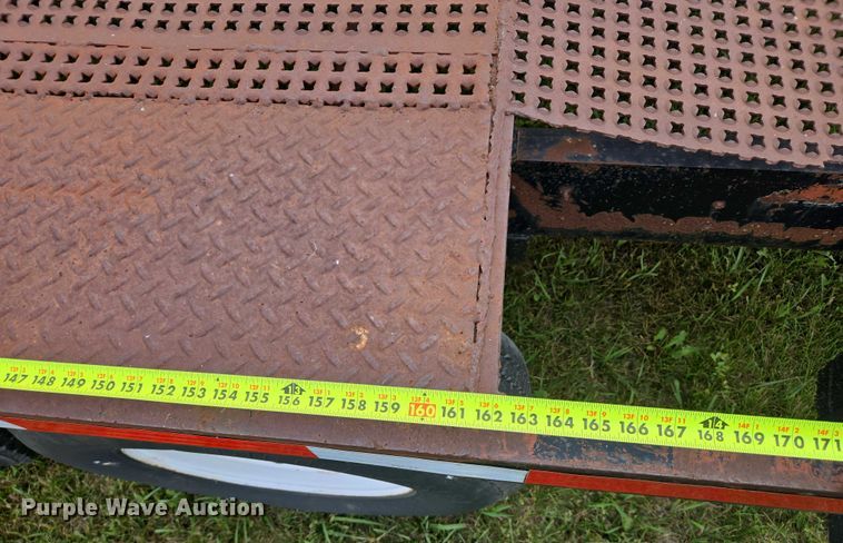 image for item EB1036 1990 flatbed trailer