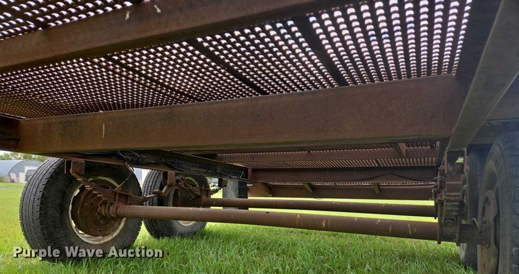 image for item EB1036 1990 flatbed trailer