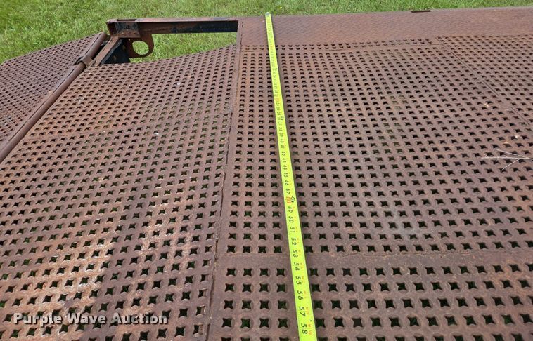 image for item EB1036 1990 flatbed trailer