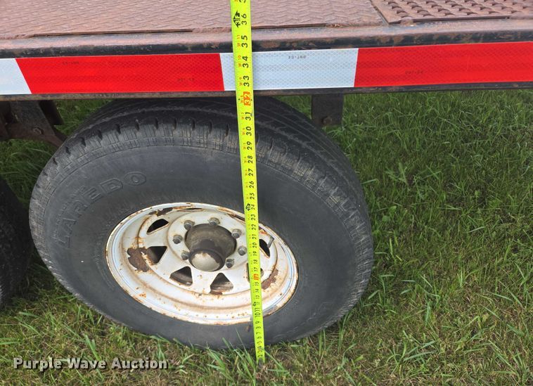 image for item EB1036 1990 flatbed trailer