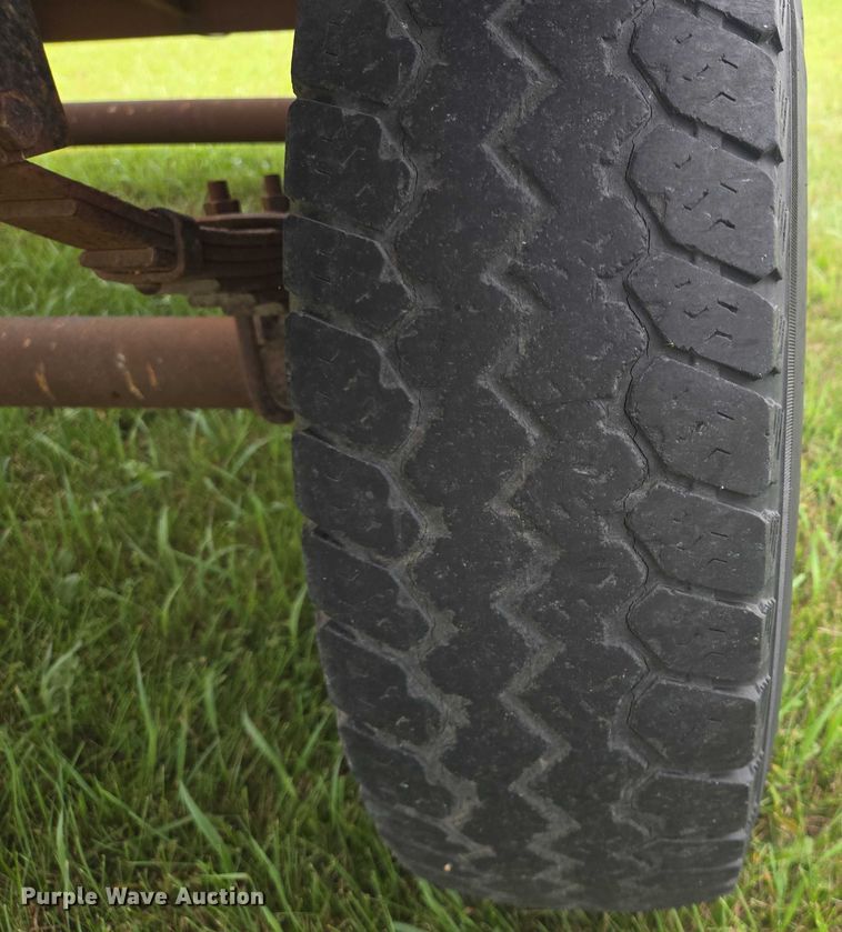 image for item EB1036 1990 flatbed trailer