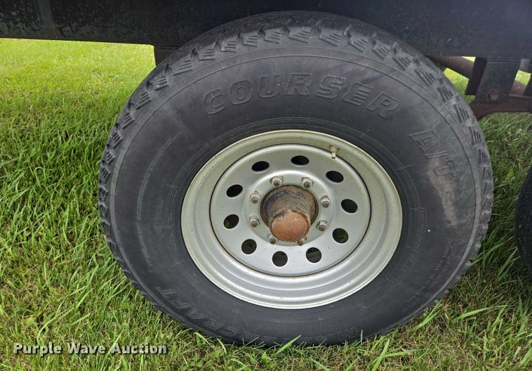 image for item EB1036 1990 flatbed trailer